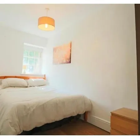 Garden Flat In Clifton Of Bristol