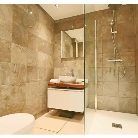 Garden Flat In Clifton Of Bristol