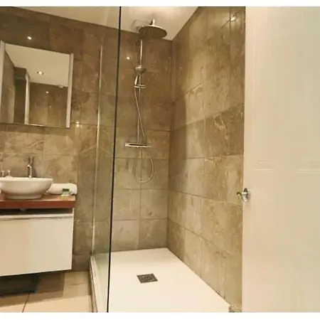Garden Flat In Clifton Of *