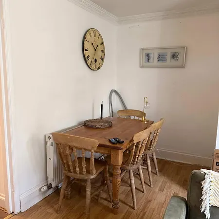 Apartment Garden Flat In Clifton Of