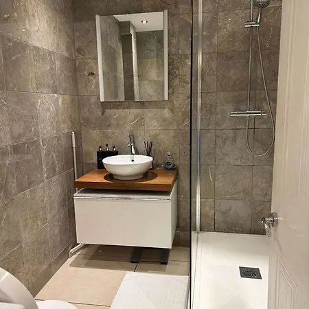 Apartment Garden Flat In Clifton Of *